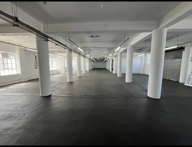 530M² WAREHOUSE TO LET IN PAARDEN EILAND